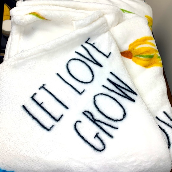Last 1 - Rae Dunn “Let Love Grow” Ultra Plush Throw - Picture 7 of 9